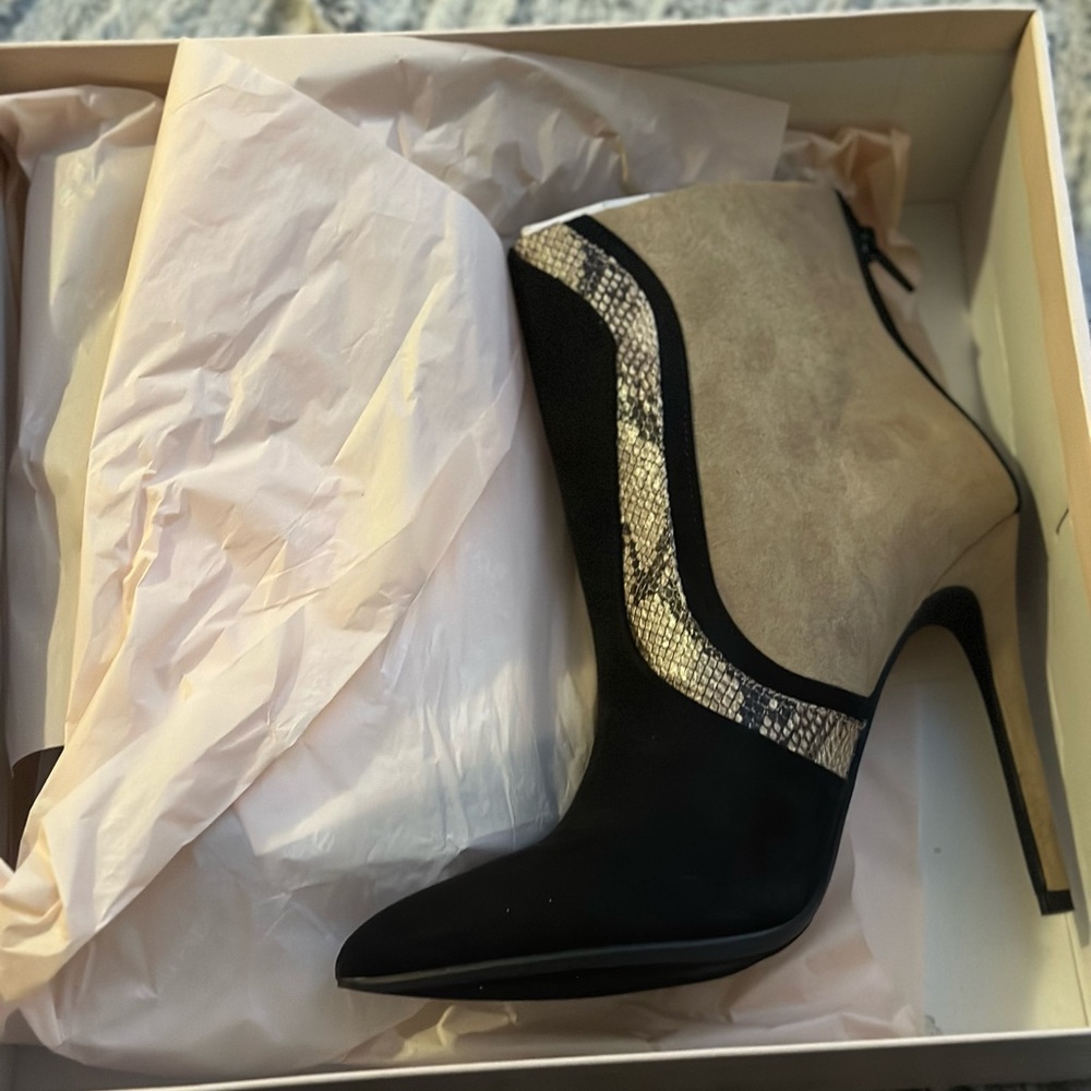 Black/Taupe booties